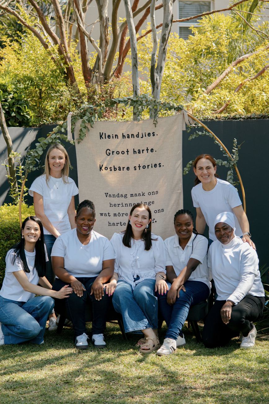 Die LIEF-span saam voor die skool